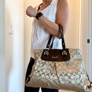 *** COACH Ashley Signature Carryall Purse F15510 😍😍😍 ***
